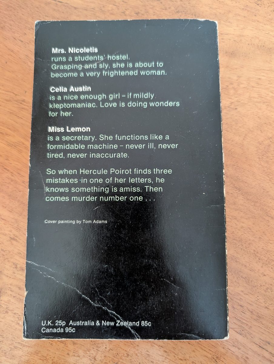 Back cover of Hickory Dickory Dock, Fontana/Collins 1972, with character descriptions and UK price of 25p. Cover painting by Tom Adams.