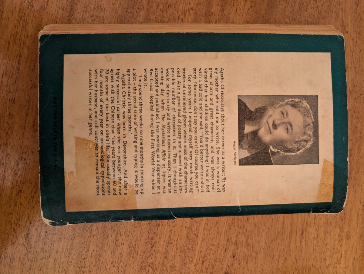 Back cover of The Murder of Roger Ackroyd by Agatha Christie